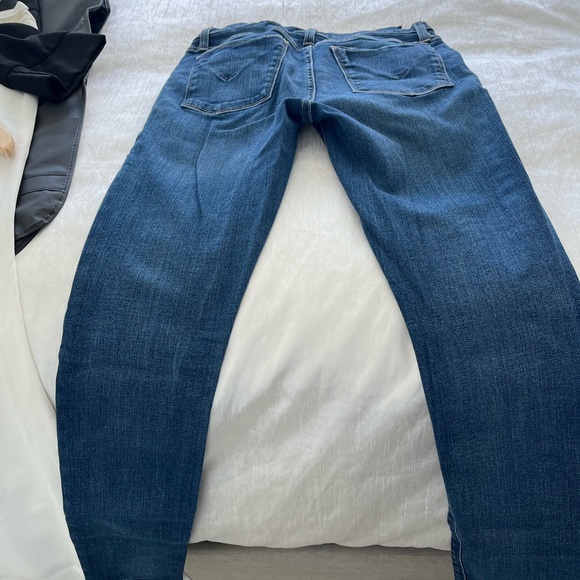 Hudson mid rise skinny jeans. - Picture 2 of 4
